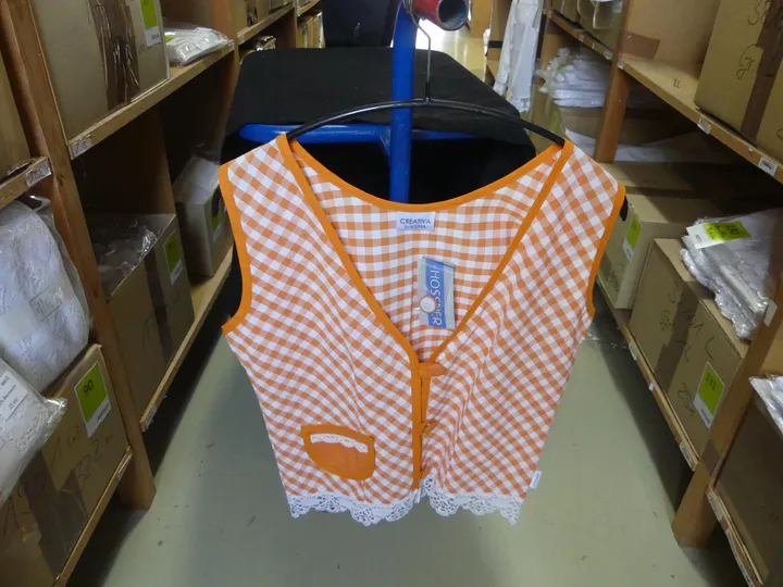 Konvolut Weste LENA m. Spitze orange und grau, Gr. M